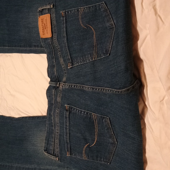 Signature Levi Mid Rise Boot Cut - Picture 6 of 9